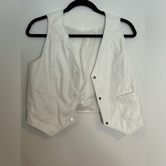 Stylish White Vest with Pockets - Picture 1 of 4